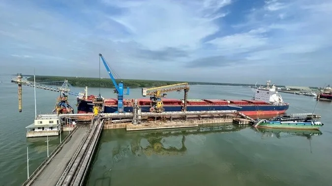 Hai tàu hàng va chạm trên sông Thị Vải