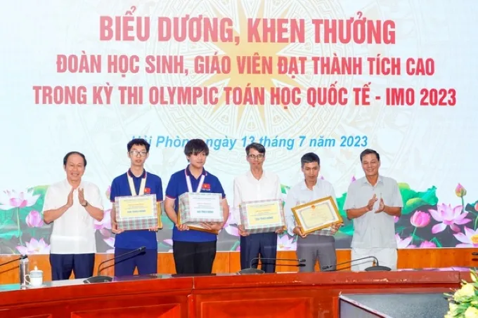 Nam sinh giành HCV Olympic Toán quốc tế được thưởng 500 triệu đồng