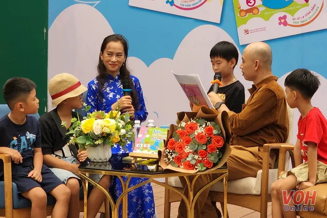 Đưa văn hóa truyền thống đến với các em nhỏ