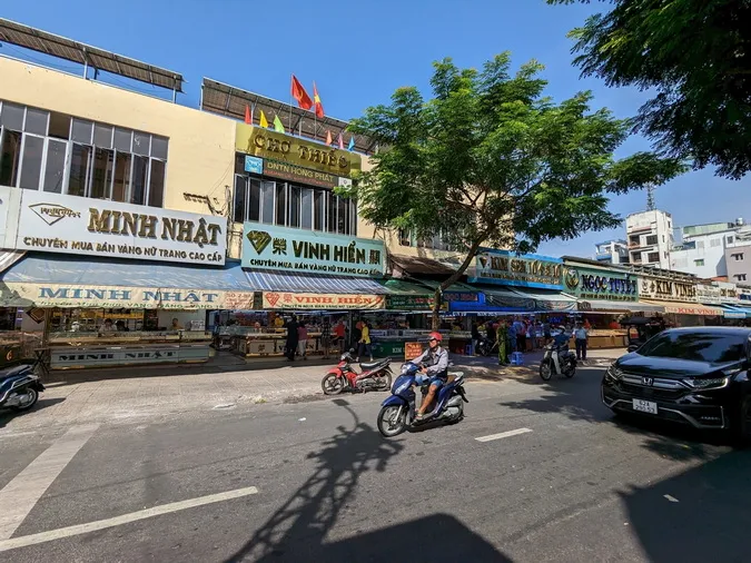 Nữ tiểu thương Chợ Thiếc nói gì về “túi môi trường”?