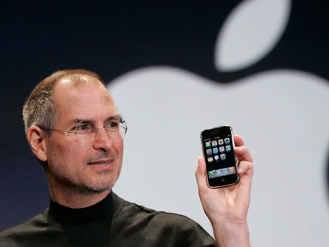 iPhone đời đầu khan hiếm chính thức được bán với giá hơn 4,7 tỷ đồng