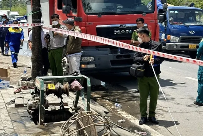 5 nhân viên thoát nước gặp nạn dưới cống, 1 người tử vong
