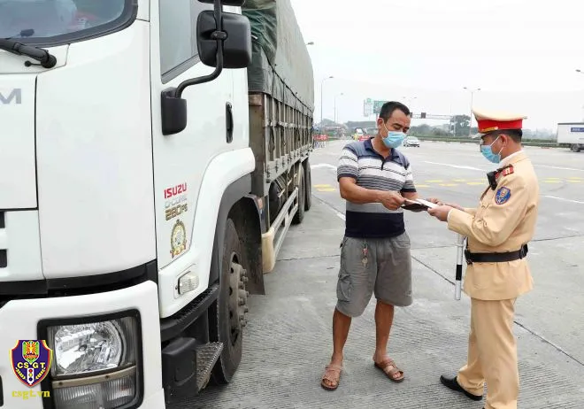 Từ ngày 1/8: Tổng kiểm soát ô tô kinh doanh vận tải toàn quốc