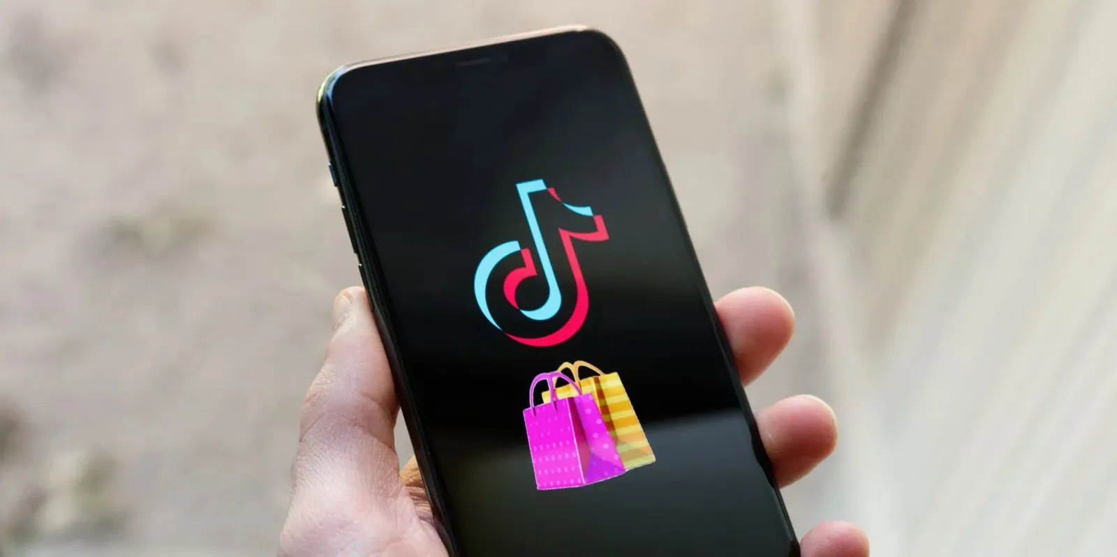 TikTok Shop thu 16.000 tỷ, đứng thứ hai về doanh thu thương mại điện tử tại Việt Nam