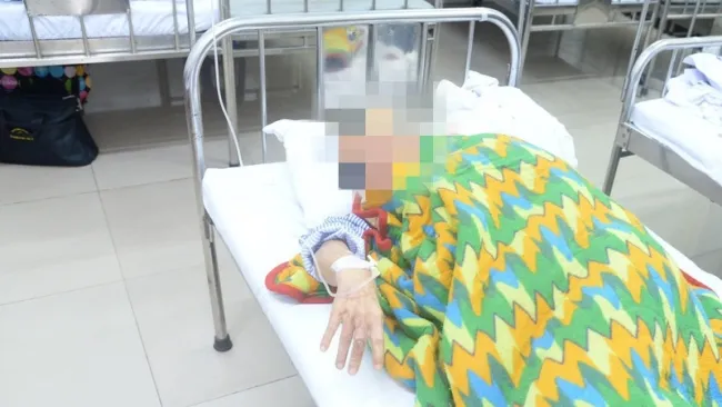 Uống nhầm thuốc của con, người mẹ nguy kịch