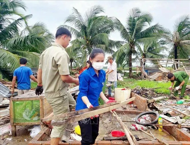 Cà Mau: Dông lốc làm hơn 170 căn nhà dân bị tốc mái, sập