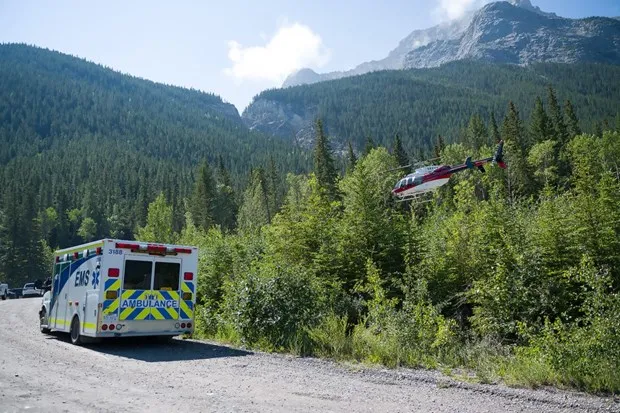 Máy bay cỡ nhỏ đâm vào núi ở Canada, 6 người chết