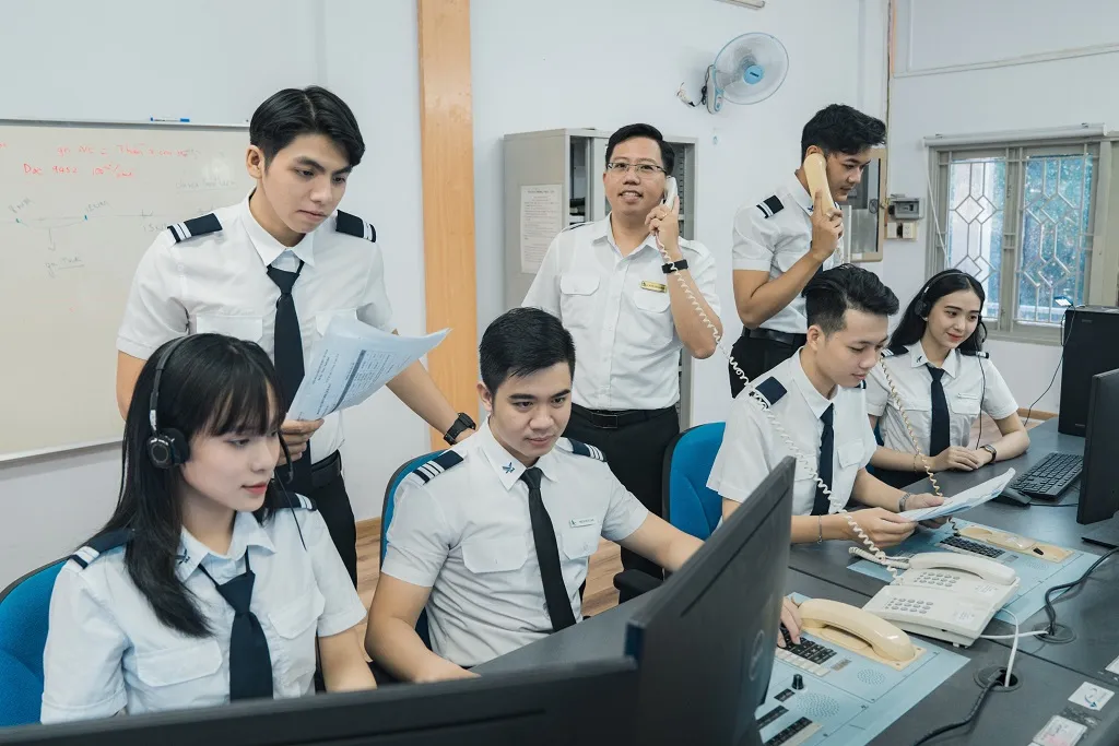 Cơ hội trở thành kiểm soát viên không lưu tại Điện Biên, Côn Đảo