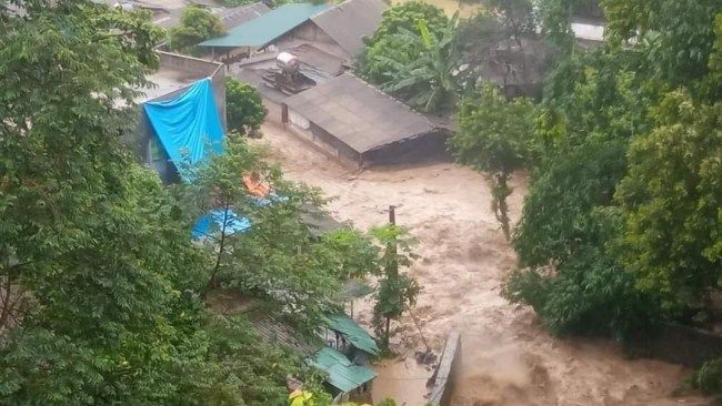 Lào Cai: Vỡ đập hồ chứa nước thải, nhiều nhà cửa bị cuốn trôi