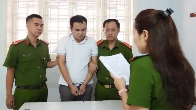 Đầu tư chứng khoán thua lỗ, “cò đất” chiếm đoạt hàng chục tỷ của khách mua đất