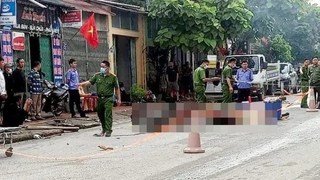 Hai xe máy đâm nhau, 5 người thương vong