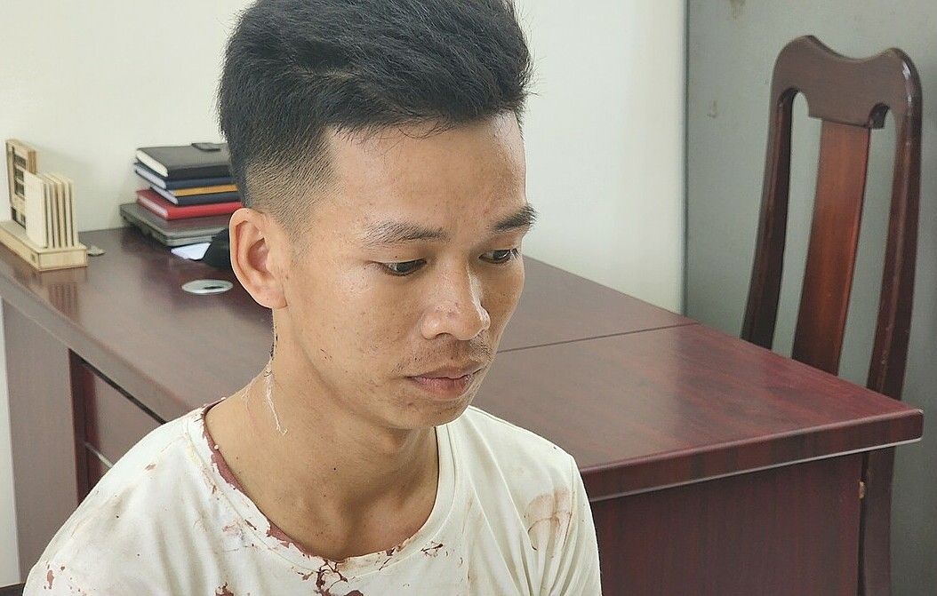 Bắt kẻ dùng dao đâm người yêu cũ giữa chợ