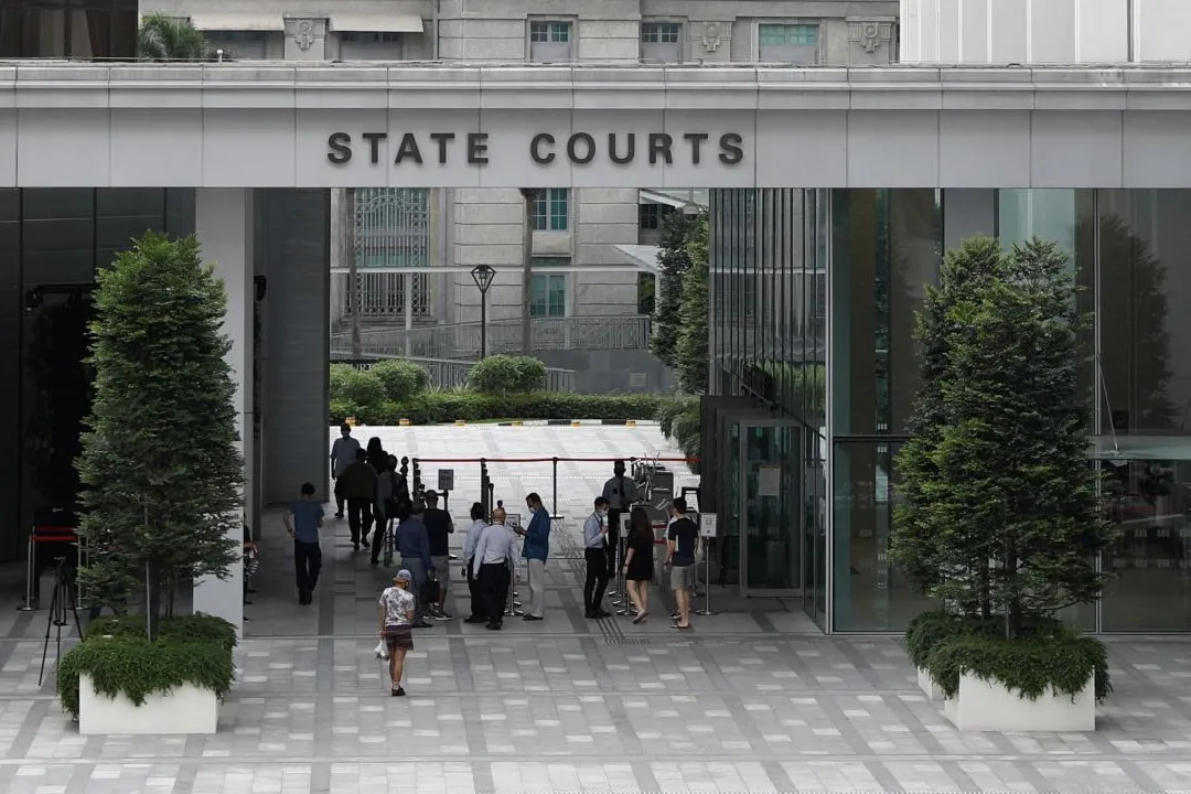 Một người bị phạt tù vì ở lại Singapore quá hạn visa 7 năm để chăm con du học