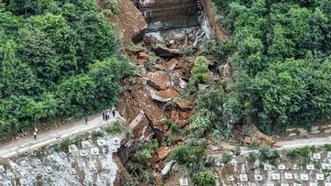 Trung Quốc: Mưa lớn, lở đất khiến 2 người chết, 16 người mất tích