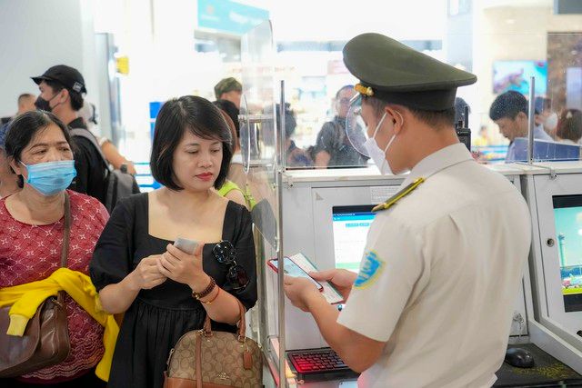 Đề xuất dùng giấy khai sinh điện tử làm thủ tục bay cho hành khách dưới 14 tuổi