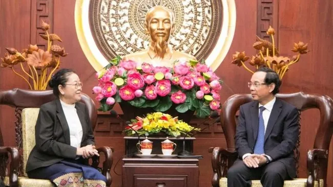 Thúc đẩy mối quan hệ hữu nghị truyền thống Việt Nam - Lào thêm bền chặt