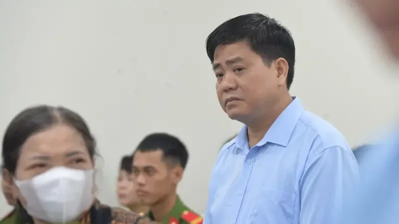 Nâng khống giá cây xanh: Ông Nguyễn Đức Chung lãnh 18 tháng tù