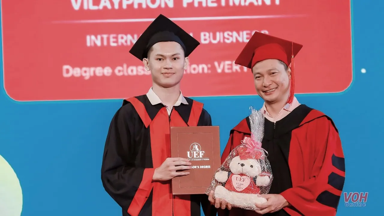 Tân cử nhân học 3 năm nhận 2 bằng tốt nghiệp