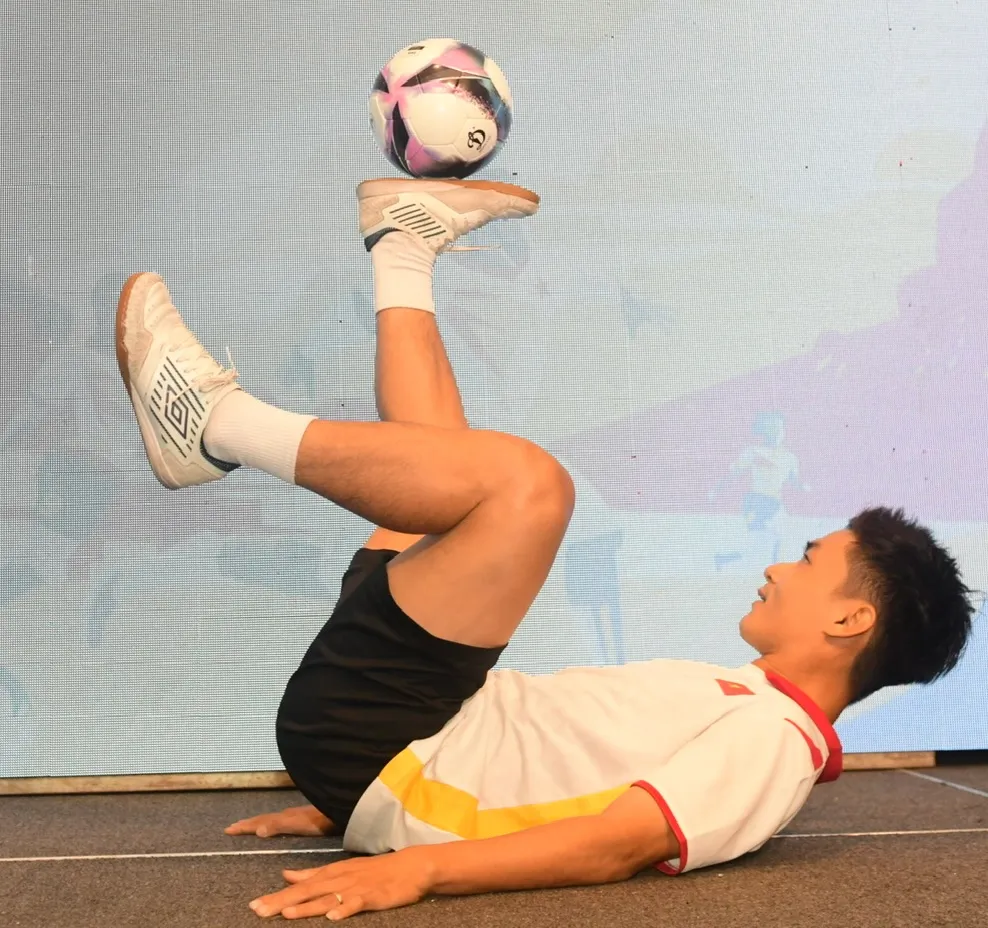 64 đội tranh tài Giải bóng đá công nhân toàn quốc lần đầu tiên