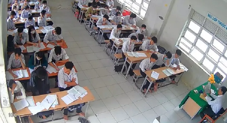 Phê bình thầy giáo nói học sinh đầu trâu, đầu chó