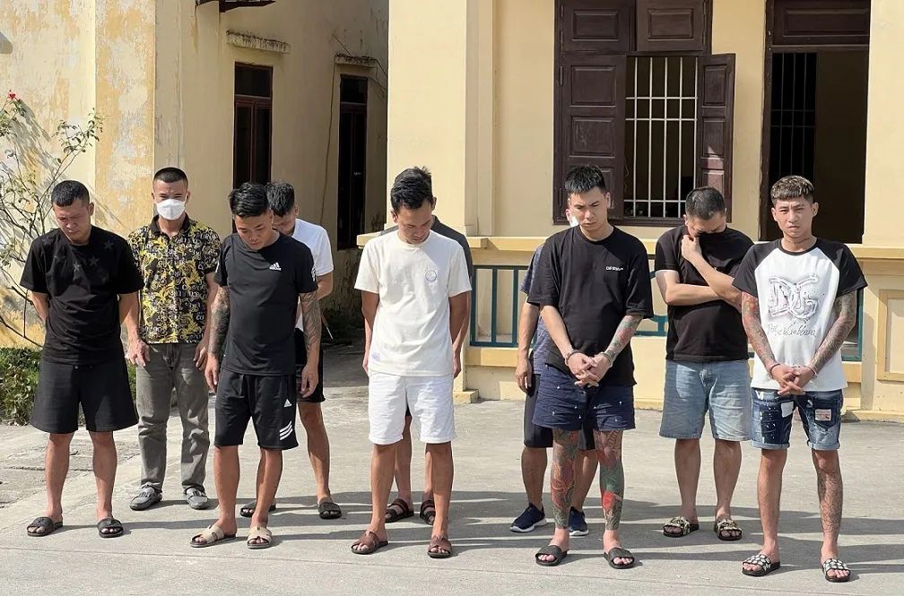 Hưng Yên: Phát hiện nhóm thanh niên “bay lắc” trong nhà nghỉ