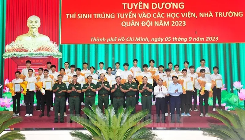 TPHCM: Tuyên dương 30 thí sinh trúng tuyển vào các học viện, trường Quân đội