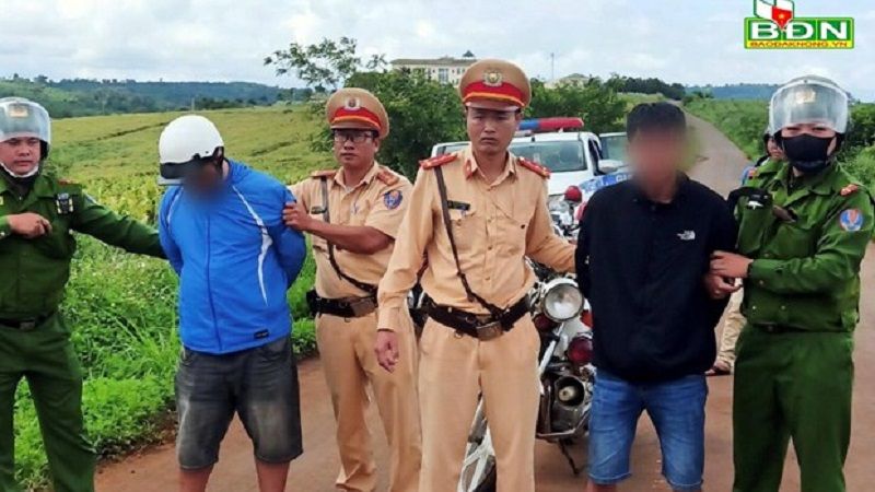Đắk Nông: Bắt gọn 2 tên giật điện thoại người dân trên đường