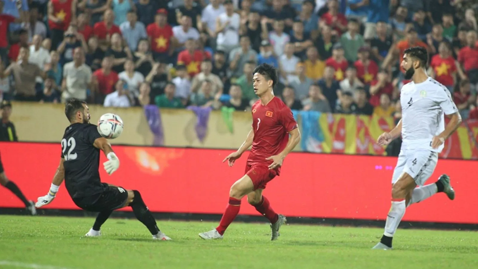 Việt Nam 2-0 Palestine: Công Phượng, Văn Toàn rực sáng mang về chiến thắng