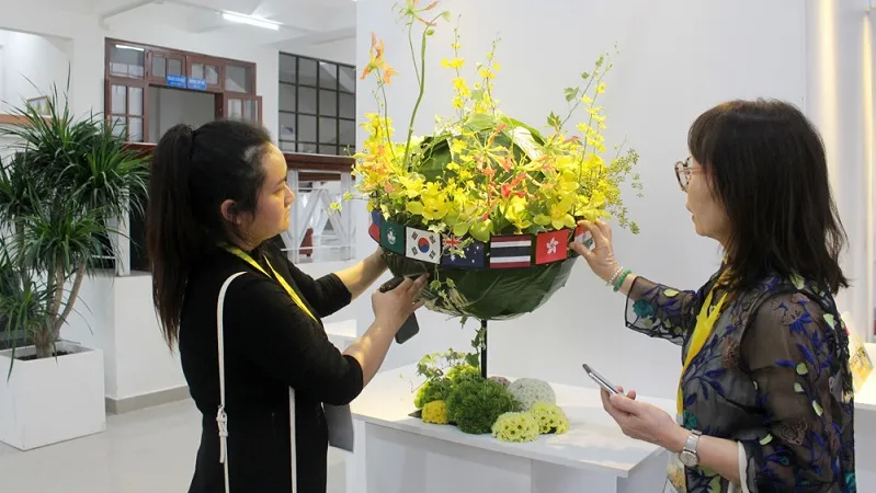 Việt Nam lần đầu tiên tổ chức cuộc thi cắm hoa nghệ thuật quốc tế
