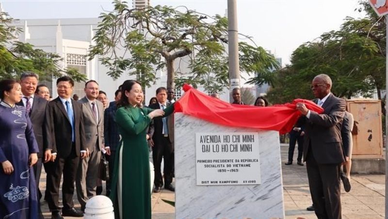 Khai trương biển tên mới tại Đại lộ Hồ Chí Minh ở Mozambique