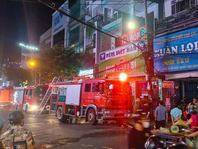 Đà Nẵng: Cháy cửa hàng đồ chơi trẻ em trên đường Lý Thái Tổ