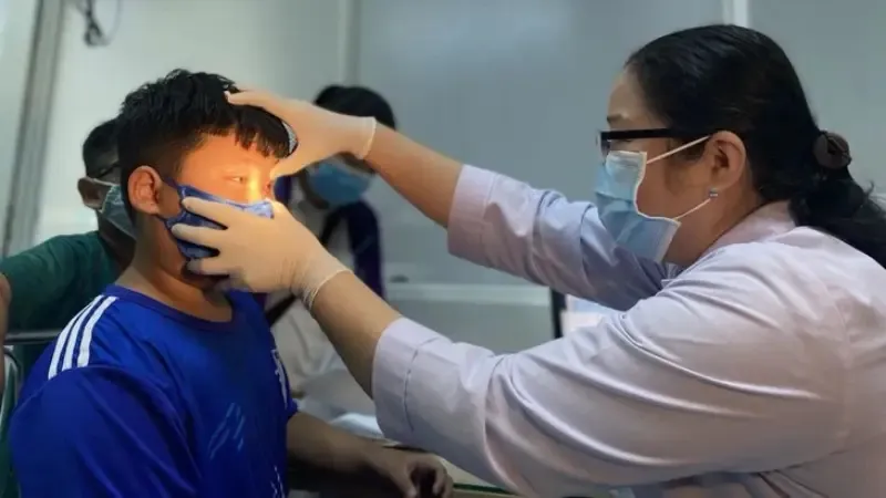 Đau mắt đỏ bùng phát, trường học TPHCM khẩn trương phòng ngừa
