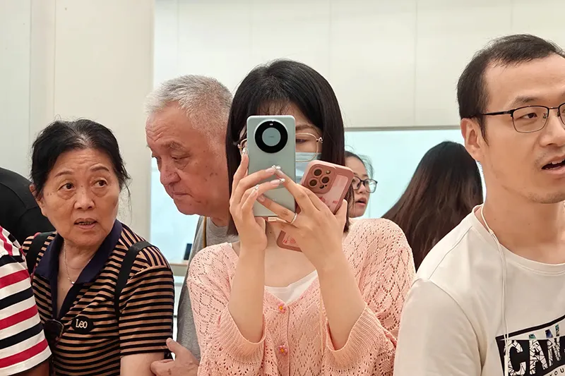 Lệnh cấm iPhone của Trung Quốc khiến nhân viên văn phòng lo lắng