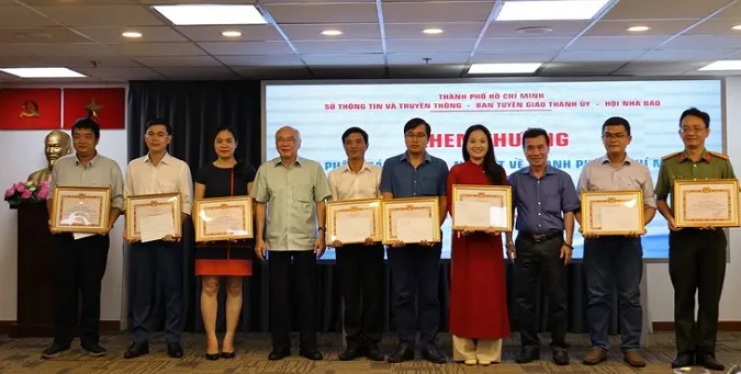 Khen thưởng 40 tác phẩm báo chí hay, nổi bật về TPHCM
