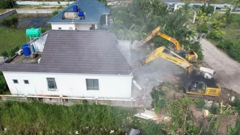Phú Quốc: Cưỡng chế hàng chục biệt thự xây không phép