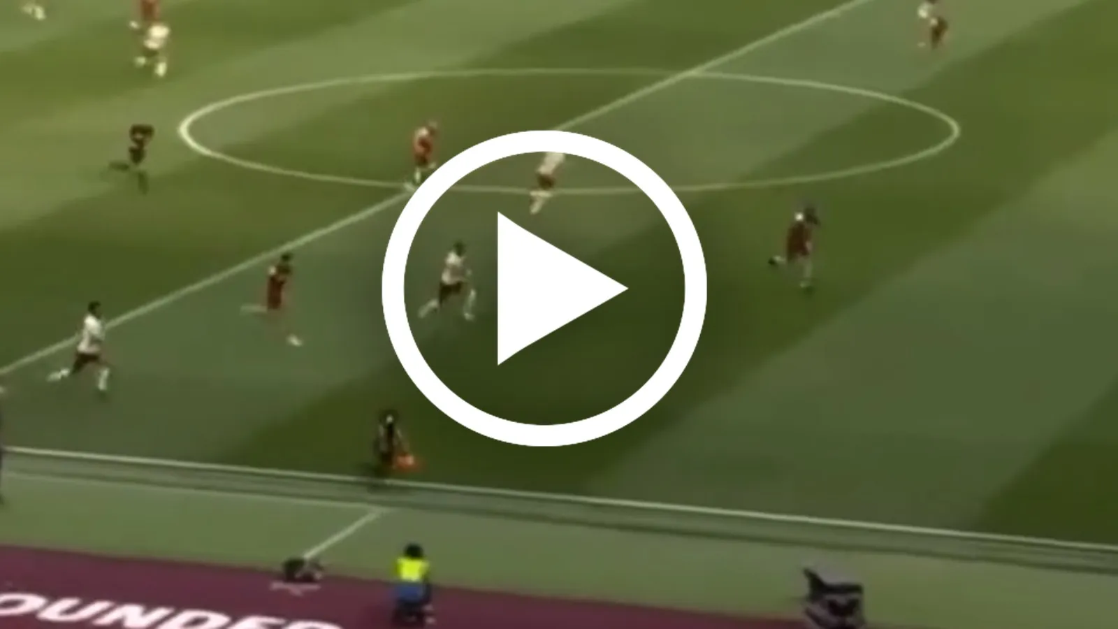 VIDEO: Pha nước rút thần sầu của Kyle Walker ở tuổi 33 khiến Zouma hít khói