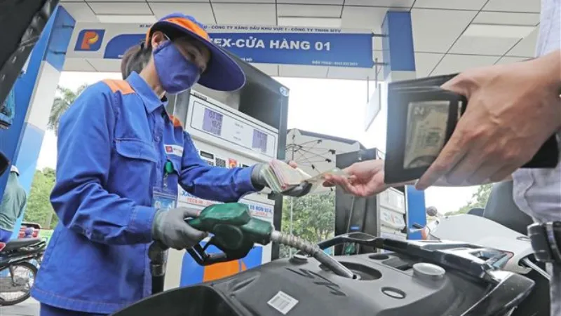Giá xăng có thể vượt ngưỡng 25.000 đồng/lít