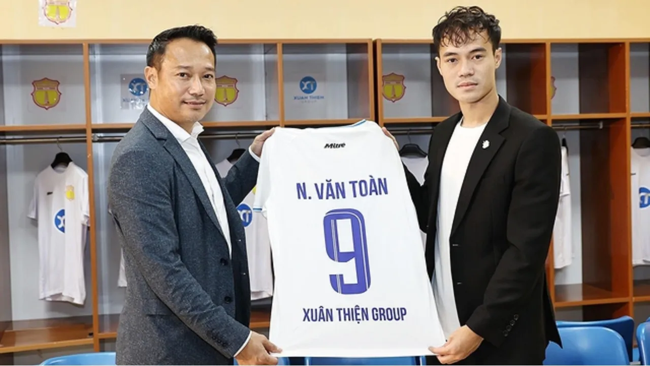 Văn Toàn cập bến Nam Định, nhận đãi ngộ thuộc top cao nhất V-League