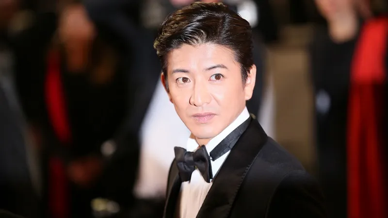 Kimura Takuya mất hợp đồng quảng cáo vì đăng câu cửa miệng của kẻ lạm dụng tình dục