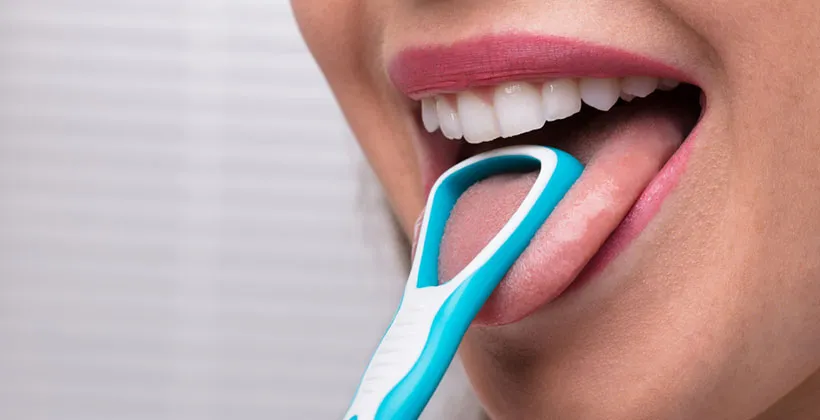 Nên sử dụng cạo lưỡi như thế nào để tăng hiệu quả làm sạch miệng?