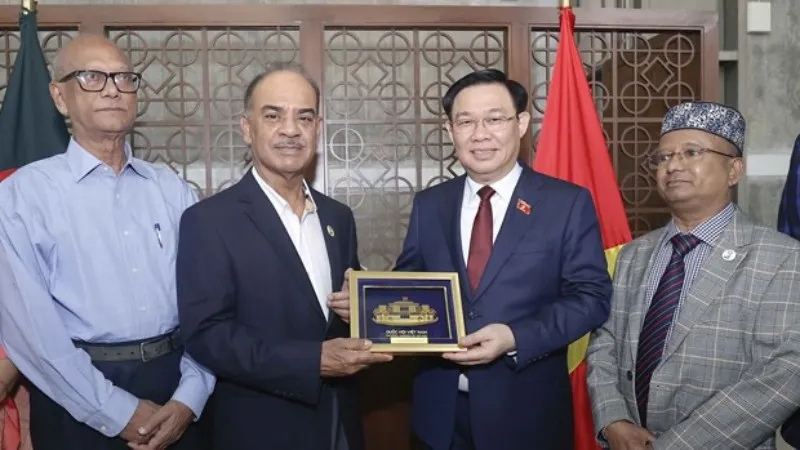 Chủ tịch Quốc hội tiếp Chủ nhiệm Ủy ban Đối ngoại Bangladesh