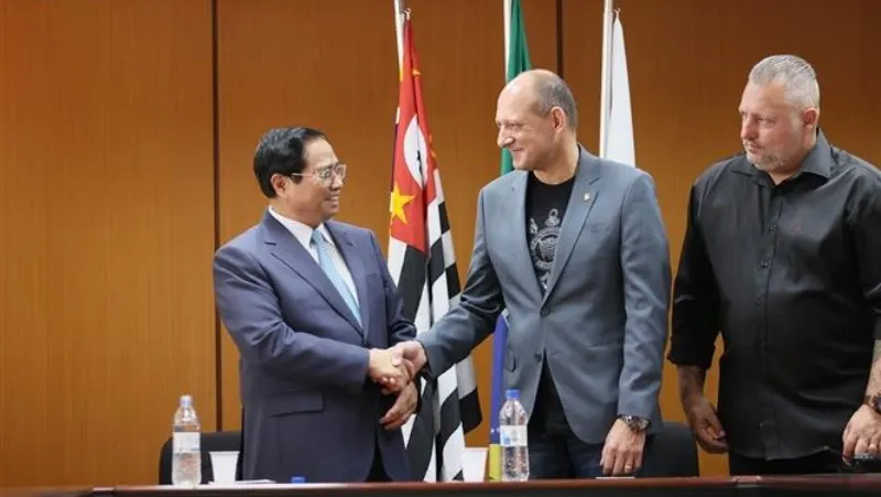 Thủ tướng thăm CLB bóng đá hàng đầu Brazil, thúc đẩy hợp tác với Việt Nam