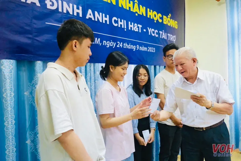 Hội Bảo trợ bệnh nhân nghèo thành phố hỗ trợ 850 triệu đồng cho 20 tân sinh viên nghèo khó