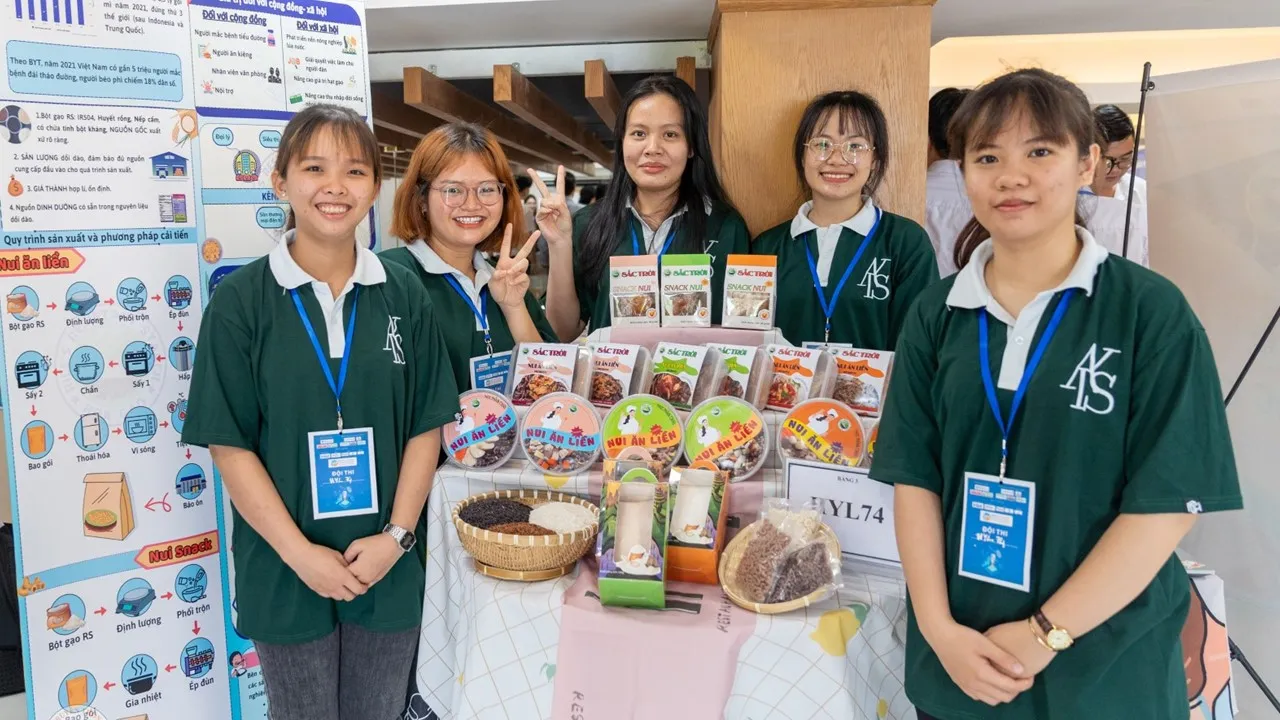 ‘Nui gạo ăn liền’ dành cho người ăn kiêng đạt giải nhất cuộc thi khởi nghiệp sinh viên