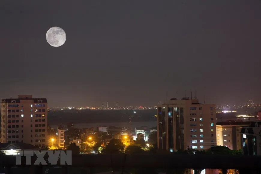 Siêu Trăng cuối cùng của năm 2023 thấy rõ tại Hà Nội
