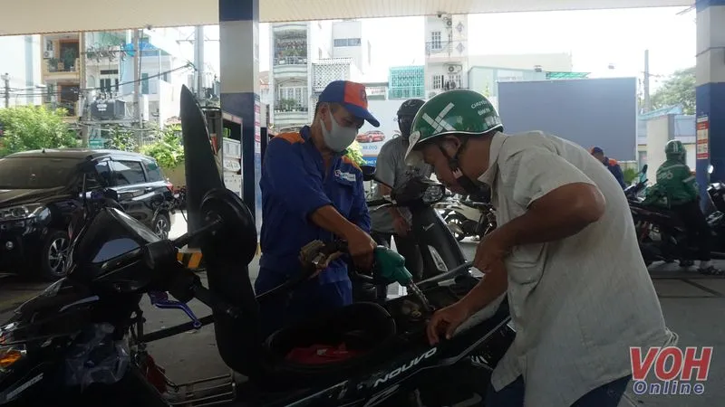 Ngày mai giá xăng có thể giảm