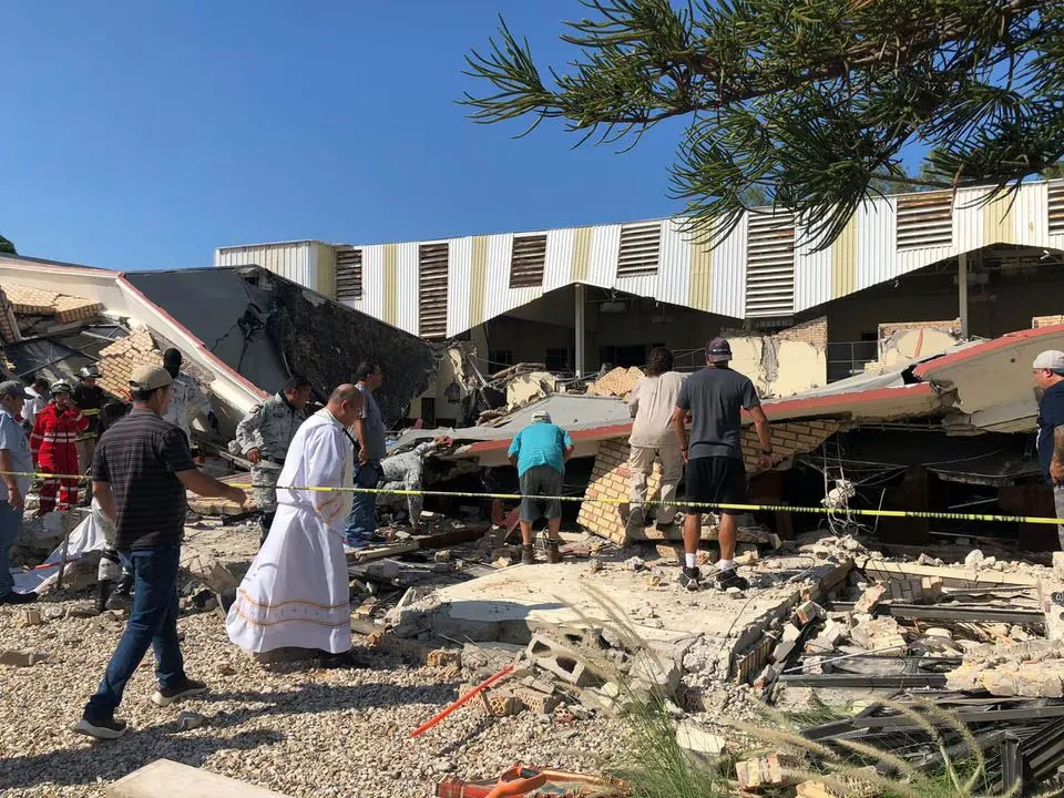 Mexico: Sập mái nhà thờ khi đang hành lễ, nhiều người chết và mất tích
