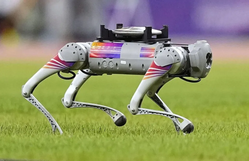 Robot hỗ trợ thi đấu, giải trí cho người tham dự ASIAD 19
