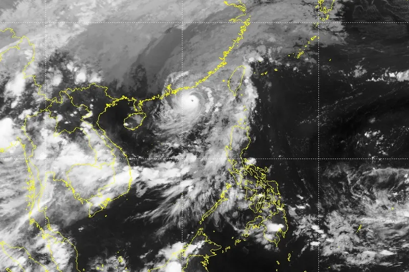 Tối 6/10: Bão số 4 cách Hồng Kông (Trung Quốc) 240km