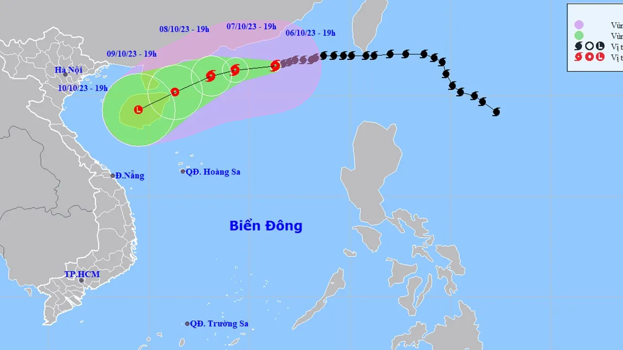 Bão số 4 không suy yếu mà bất ngờ mạnh lên trên Biển Đông
